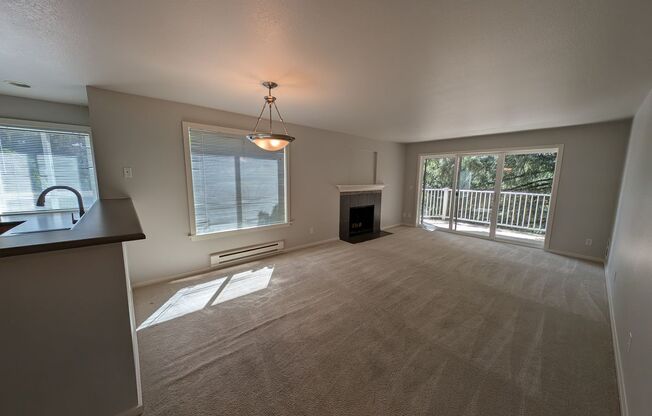 High End 3 Br Condo off of Bothell-Everett Hwy! Extra Parking & Amenities - Avail. NOW!