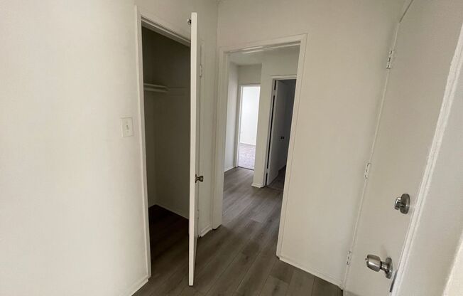 2 beds, 1 bath, $2,050, Unit 17