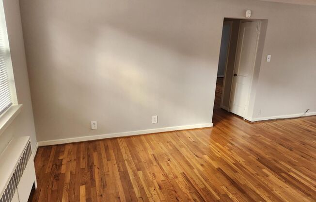 2 beds, 1 bath, 897 sqft, $2,275, Unit A-23