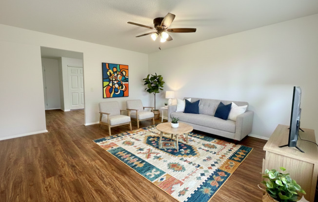 Don’t Miss This Updated 2 Bedroom rental in Lakeland