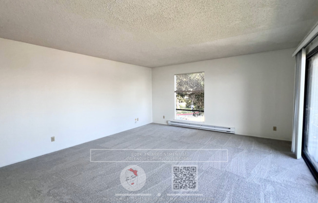 Waterfront 1 bedroom located at the resort style Watergate complex included ameneties, water, garbage, parking!