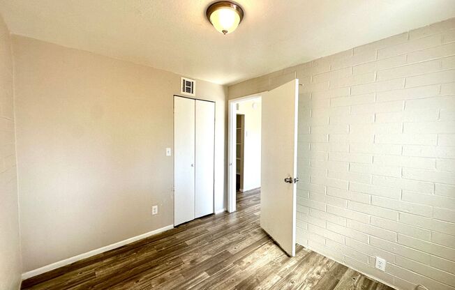 2 beds, 1 bath, 800 sqft, $850, Unit Laguna114-38