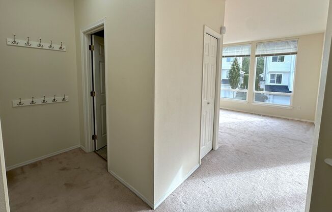 3 beds, 2.5 baths, $3,050, Unit UNIT #Q 101