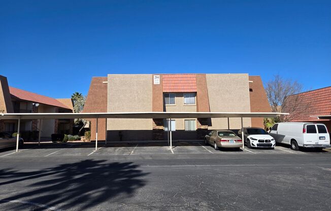 A Fa bulous 2 bedroom Condo Centrally Located