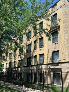 2 beds, 1 bath, $1,150, Unit 4840 #2N