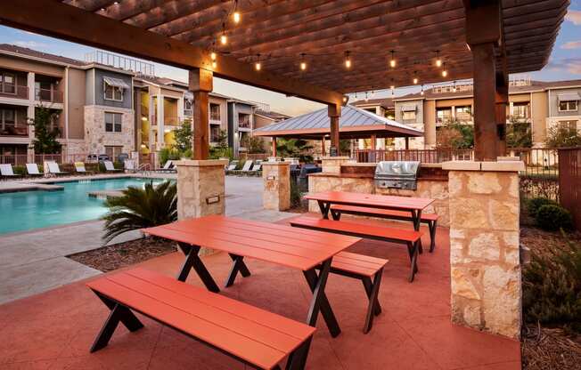 Poolside Picnic and Grilling Area