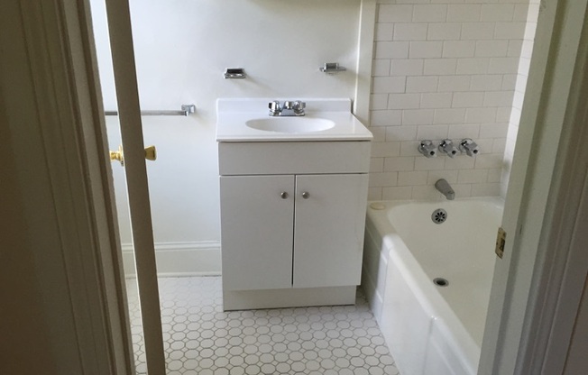 1 bed, 1 bath, 500 sqft, $1,800, Unit 409
