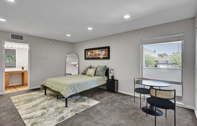 740 OAKMONT