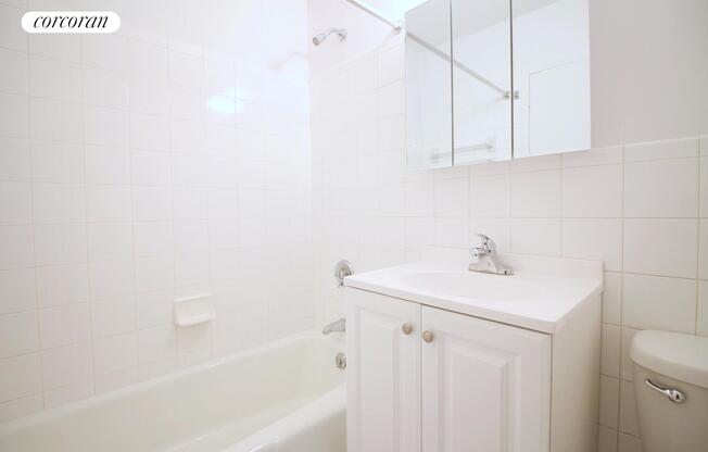 1 bed, 1 bath, $4,500, Unit 14D