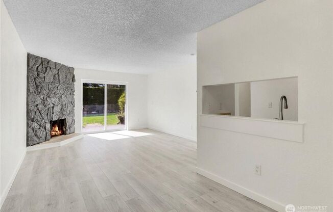 3 Bed 2 Bathroom Edmonds Condo!