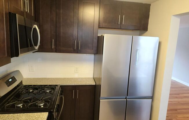 2 beds, 1 bath, 897 sqft, $2,175, Unit G-03