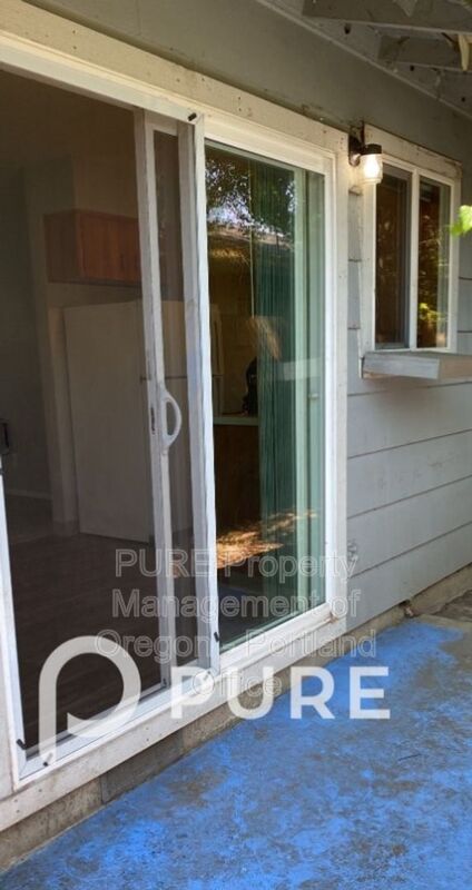 1049 SE Walnut St. #1-22
