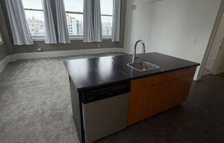 2 beds, 1 bath, 1,085 sqft, $1,395, Unit 901