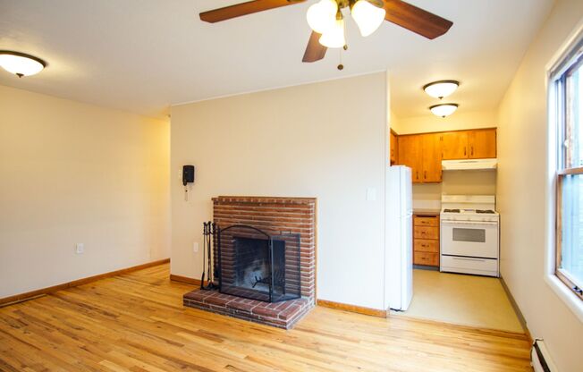 Nob Hill Bright 2nd Floor 1 Bdr w/Hardwoods & Fireplace!