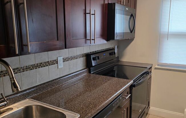 1 bed, 1 bath, 652 sqft, $1,795, Unit 317