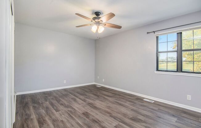 2BR/1.5BA Townhouse in Smithville: GREAT LOCATION