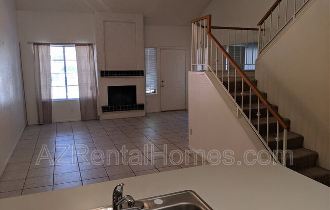 609 E MESQUITE Circle