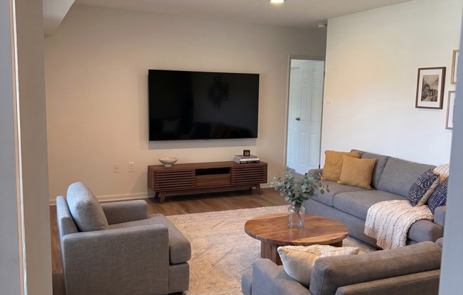 1 bed, 1 bath, 715 sqft, $1,600, Unit 00 - K- 2