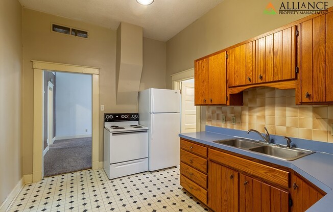 3 beds, 1 bath, 1,198 sqft, $1,100, Unit 621