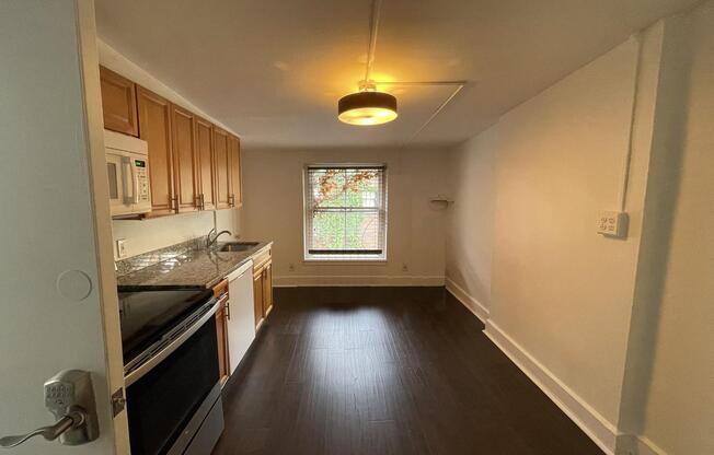 120 E 10 ST