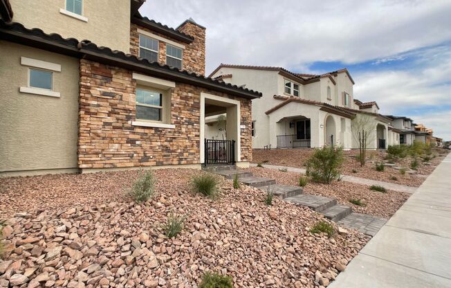 3 BED 2.5 BATH 2 CAR GARAGE TOWNHOUSE WITH LOFT, COMMUNITY POOL & PARK!