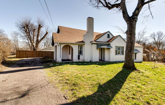 Spacious 4 Bed/ 3.5 Bath Home in Madison w Detached Office and Full Bath, 2 Car Garage, 1/2 acres lot, Pet Friendly