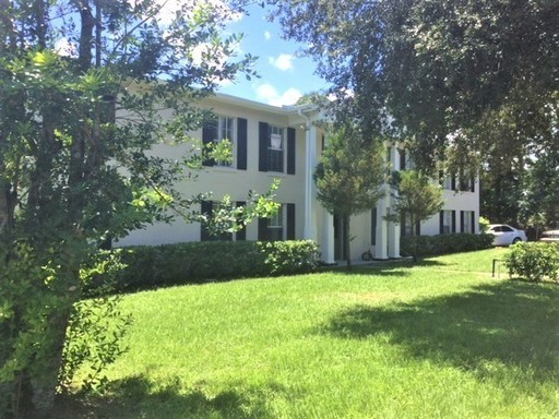 Carriage House Apts