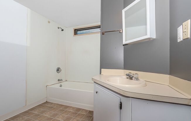 2 beds, 1 bath, $1,250