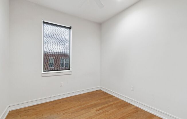 3 beds, 1 bath, 800 sqft, $1,350, Unit Unit 301