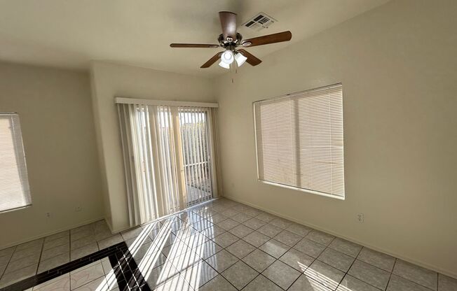 3 Bedroom 2 1/2 Bathroom Freshly painted & carpet, Close to Grand Canyon University