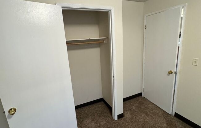 2 beds, 1 bath, 624 sqft, $875, Unit F