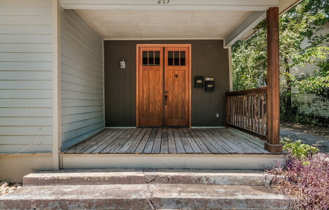 215 IRA AVE