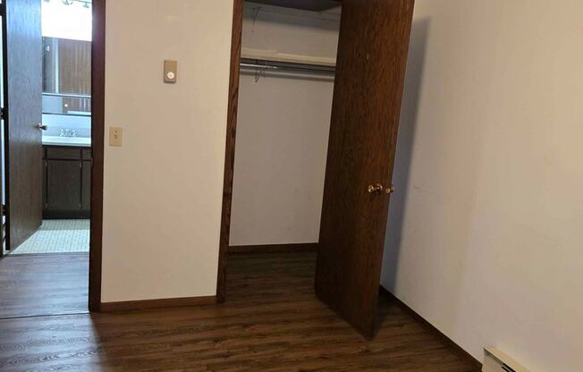 2 beds, 1 bath, $925, Unit Unit 6