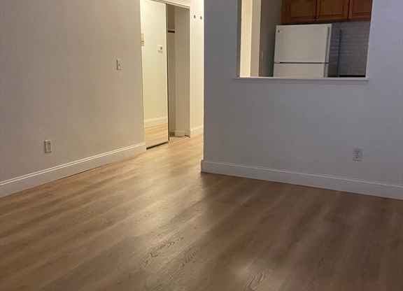 Studio, 1 bath, 380 sqft, $1,600, Unit 114