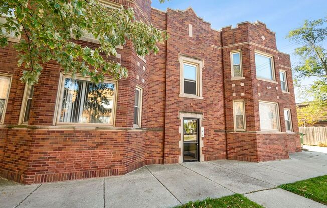 4737-4743 W 65th MOBILITY ZONE