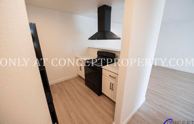 2 beds, 1 bath, 894 sqft, $1,599, Unit 04