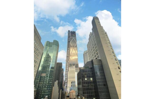 1 bed, 1.5 baths, 842 sqft, $6,100, Unit 19B