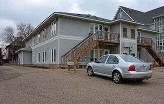 612 University Ave SE