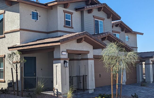 A Stunning 3 Bedroom Townhome in Henderson.