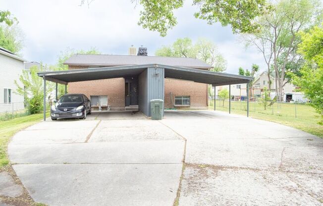 558 N SIR ANTHONY CIR
