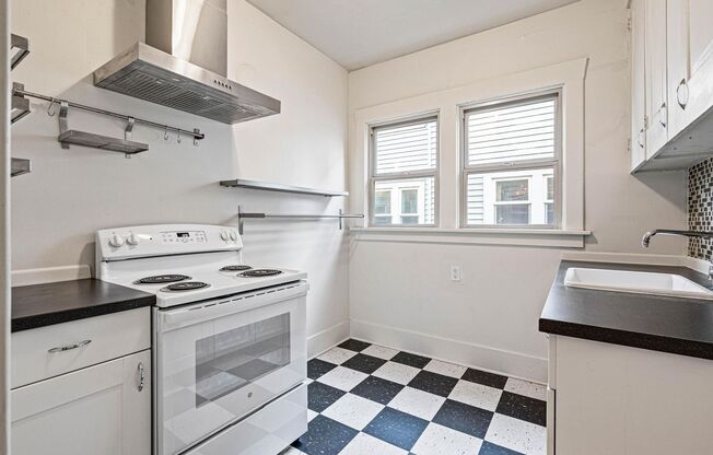 1 bed, 1 bath, 1,030 sqft, $1,950, Unit NE 8th Unit 1