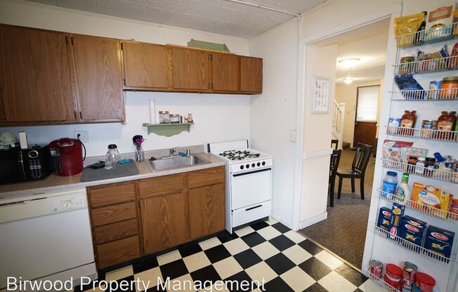 207 1/2 N. Frances St