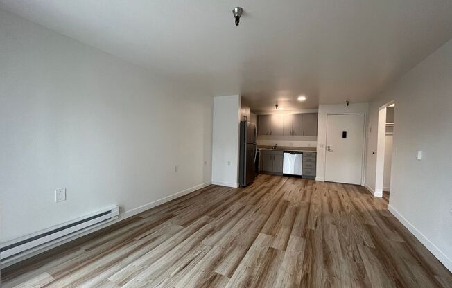 1 bed, 1 bath, 636 sqft, $1,695, Unit 127
