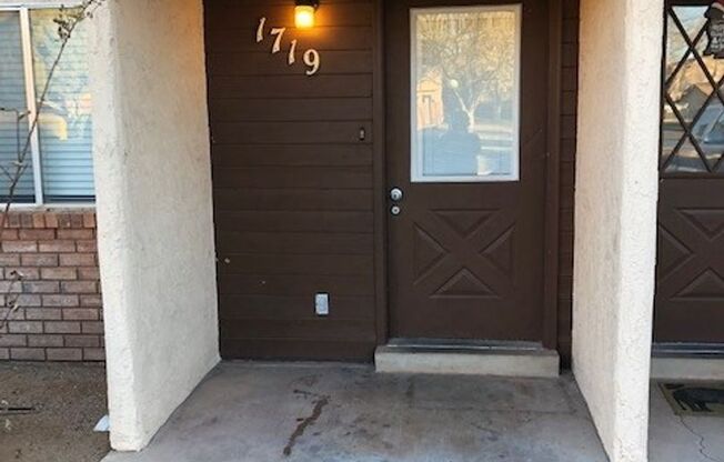 2 beds, 1.5 baths, $1,400