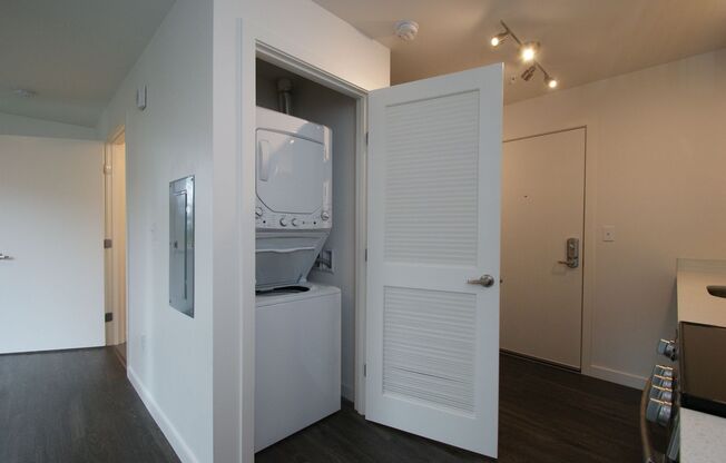 Studio, 1 bath, 255 sqft, $1,200, Unit 210