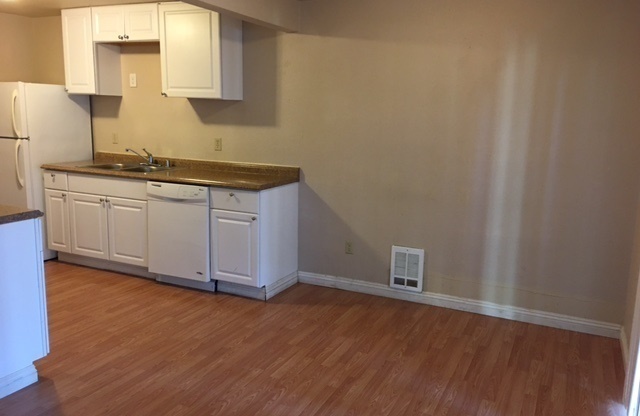 2 beds, 1 bath, 1,000 sqft, $1,395, Unit Unit B