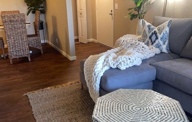 2 beds, 1 bath, 861 sqft, $1,725, Unit 47