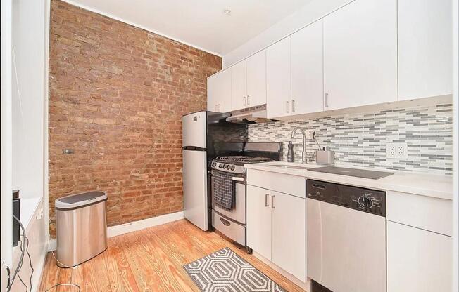 313 E 95 ST