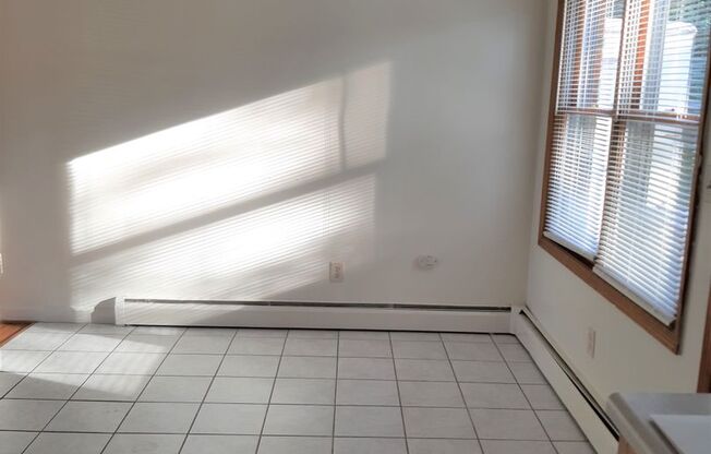 2 beds, 1.5 baths, 900 sqft, $1,440, Unit F-9