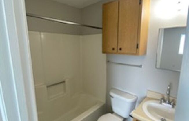 2 beds, 2 baths, 856 sqft, $869, Unit 2827-1817